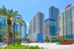 Exquisite High Floor Apartment at Brickell With Pool